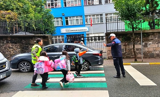 Giresun Belediyesi Öğrencilerin Güvenli Ulaşımına Destek Oluyor