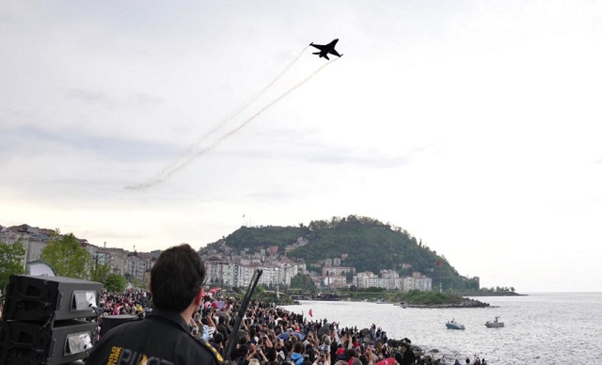 SOLOTÜRK GİRESUN'da Nefes Kesti