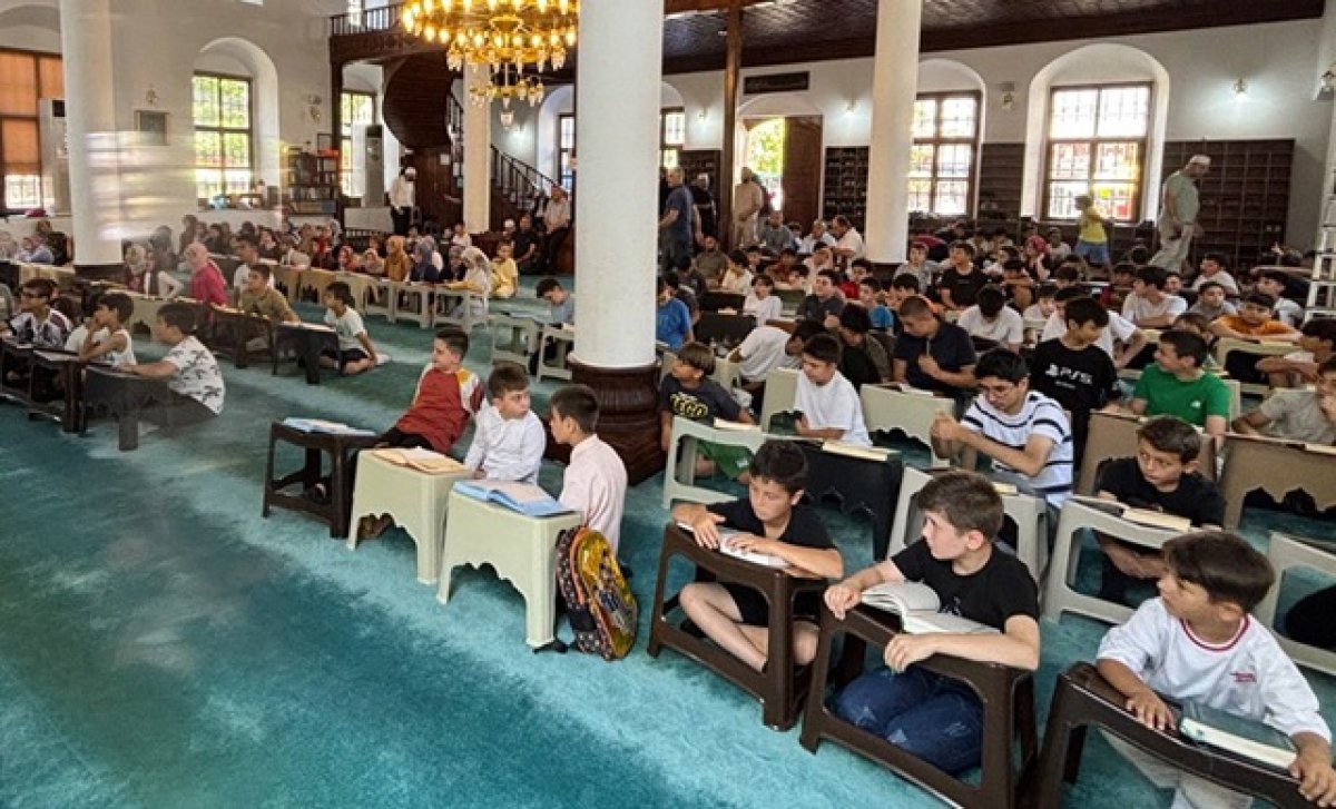 Yaz Kur'an Kursu Öğrencilerinden Anlamlı Etkinlik: 10 Dakikada Hatim