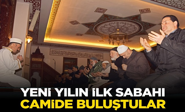 Yeni Yılın İlk Sabahında Camide Buluştular