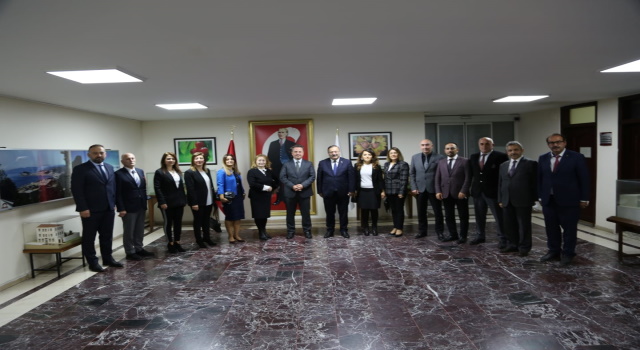Vali Ünlü, Öğretmenleri Kabul Etti